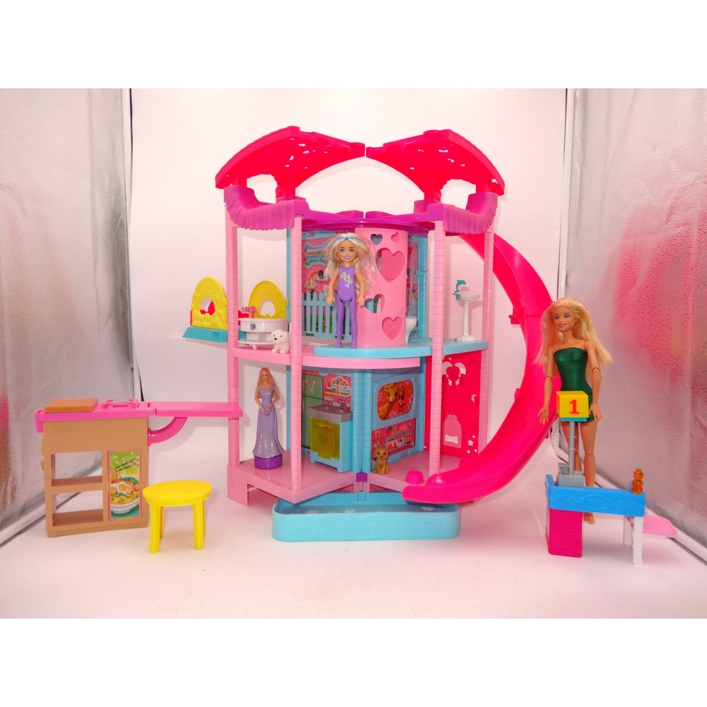 Barbie Chelsea Playhouse Multi-level Playset and Super Market and Noodle Bar